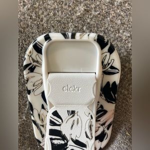 Clckr phone stand NWOT